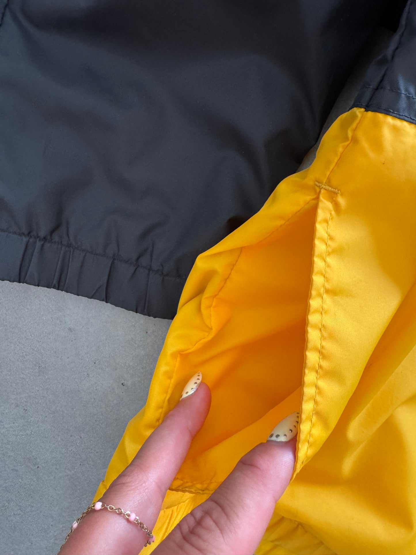 Vintage 90s Iowa Hawkeyes Windbreaker - L