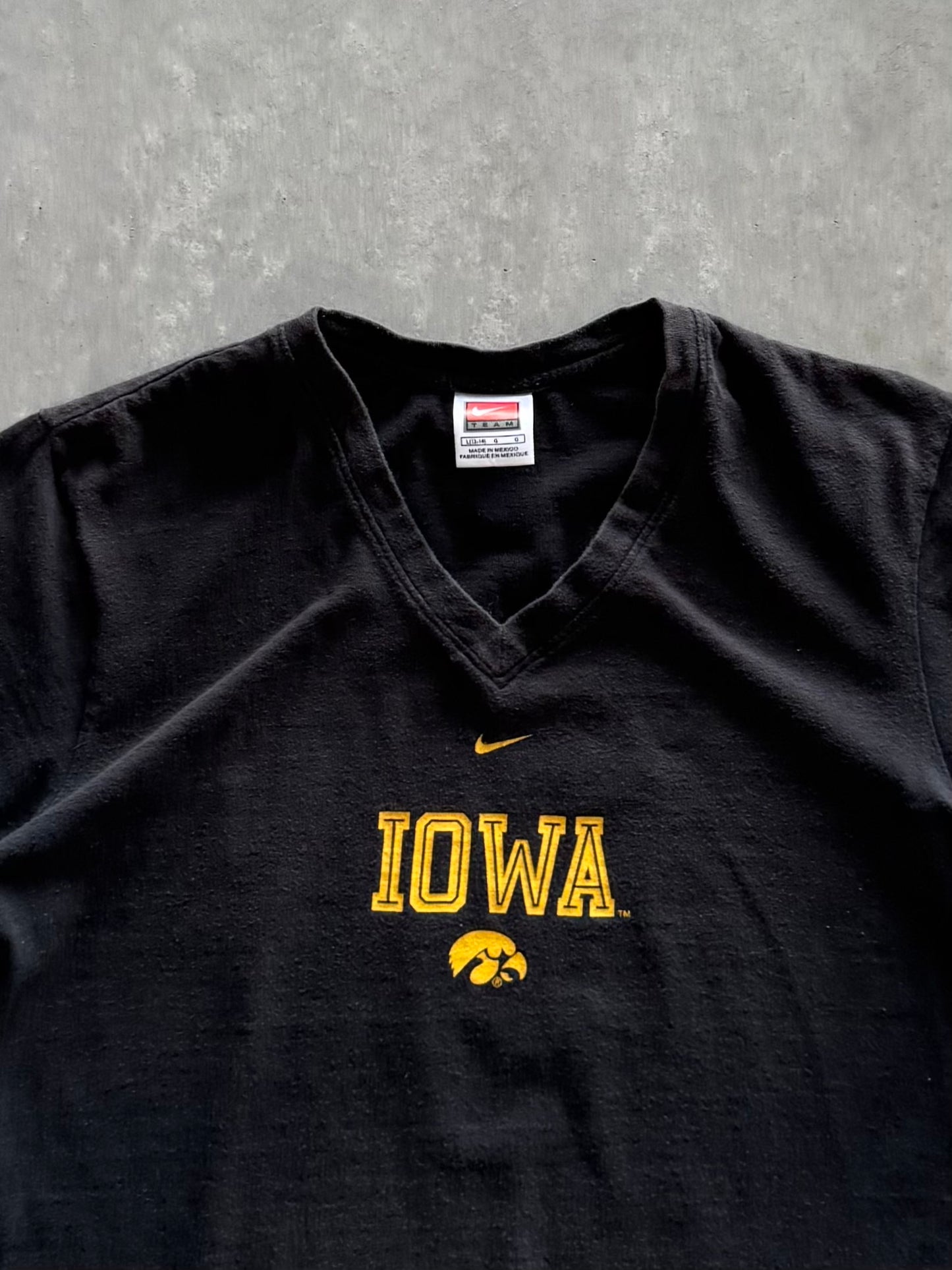 Vintage 90s Nike Iowa Hawkeyes Women’s Tee - L