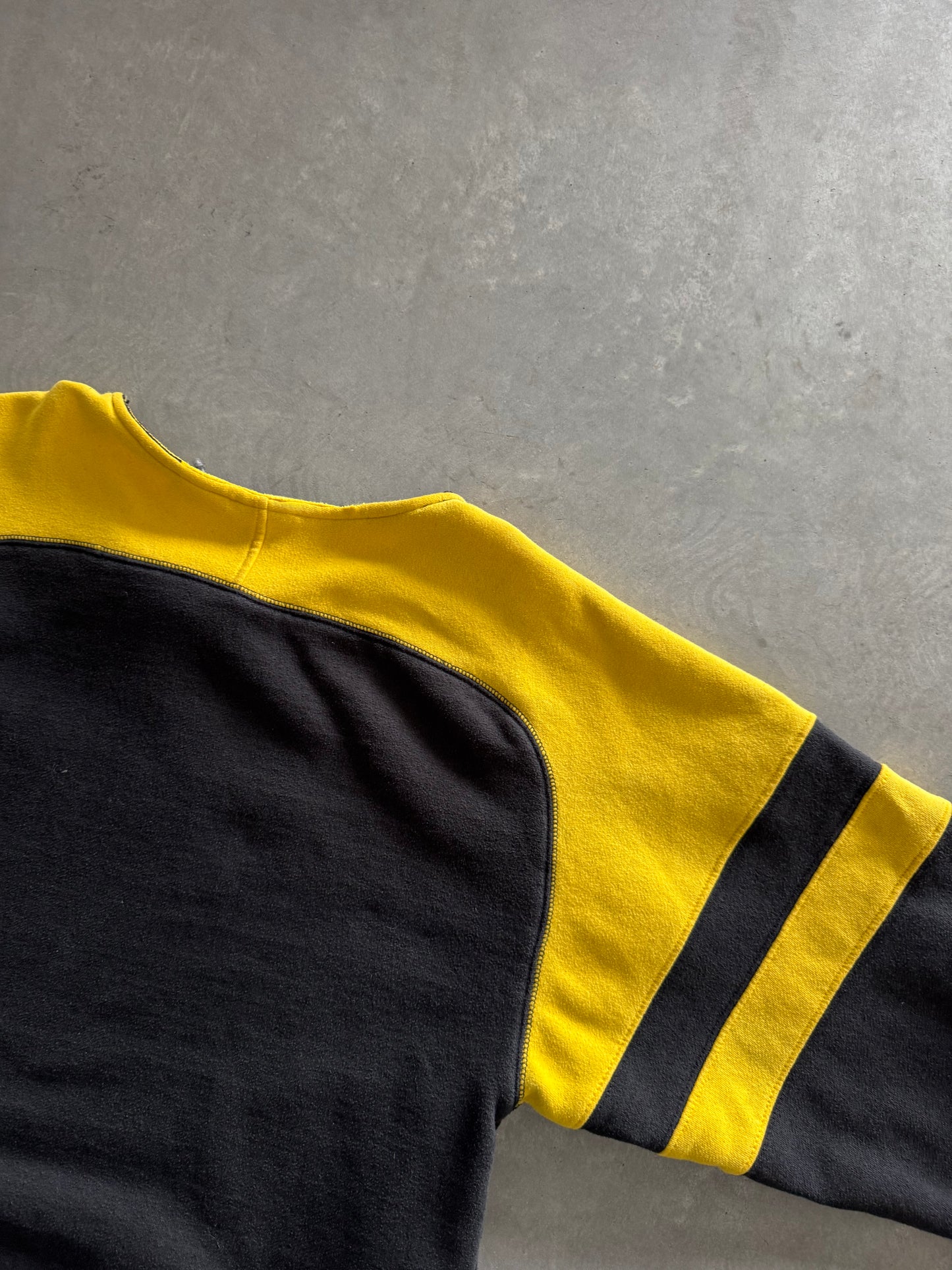 Vintage Iowa Hawkeyes Sweatshirt - M