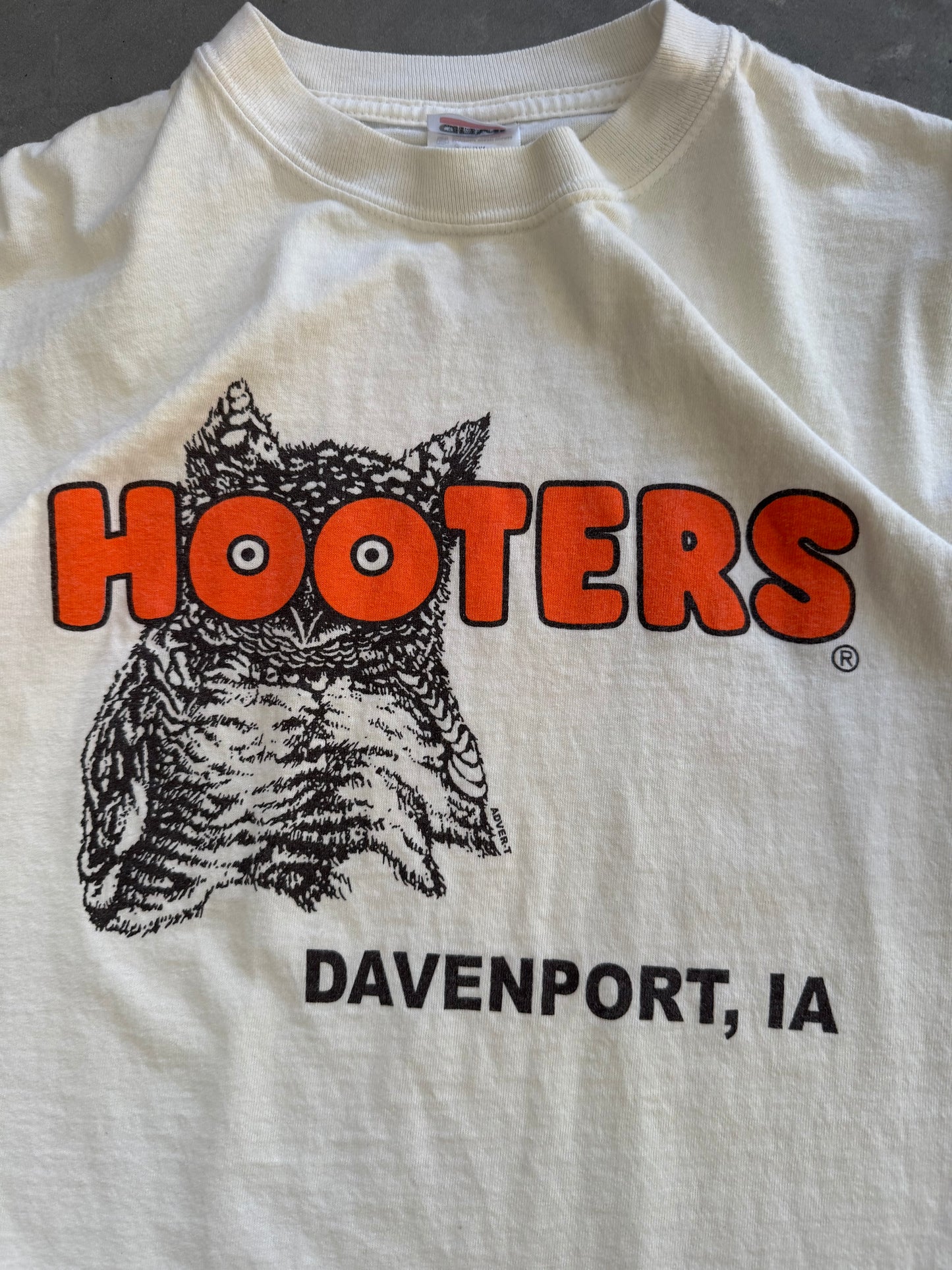 Vintage Hooters Long Sleeve Tee - L