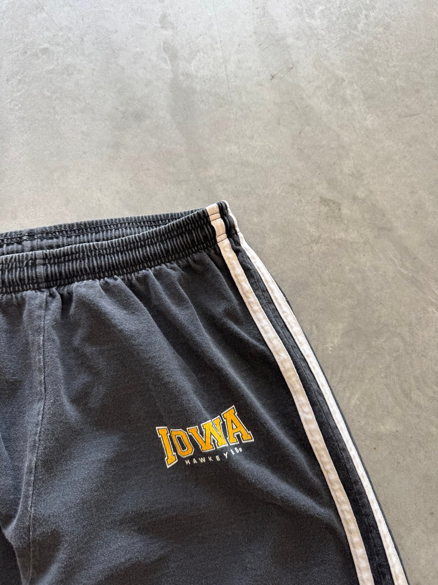 Vintage 90s Iowa Hawkeyes Sweatpants - L