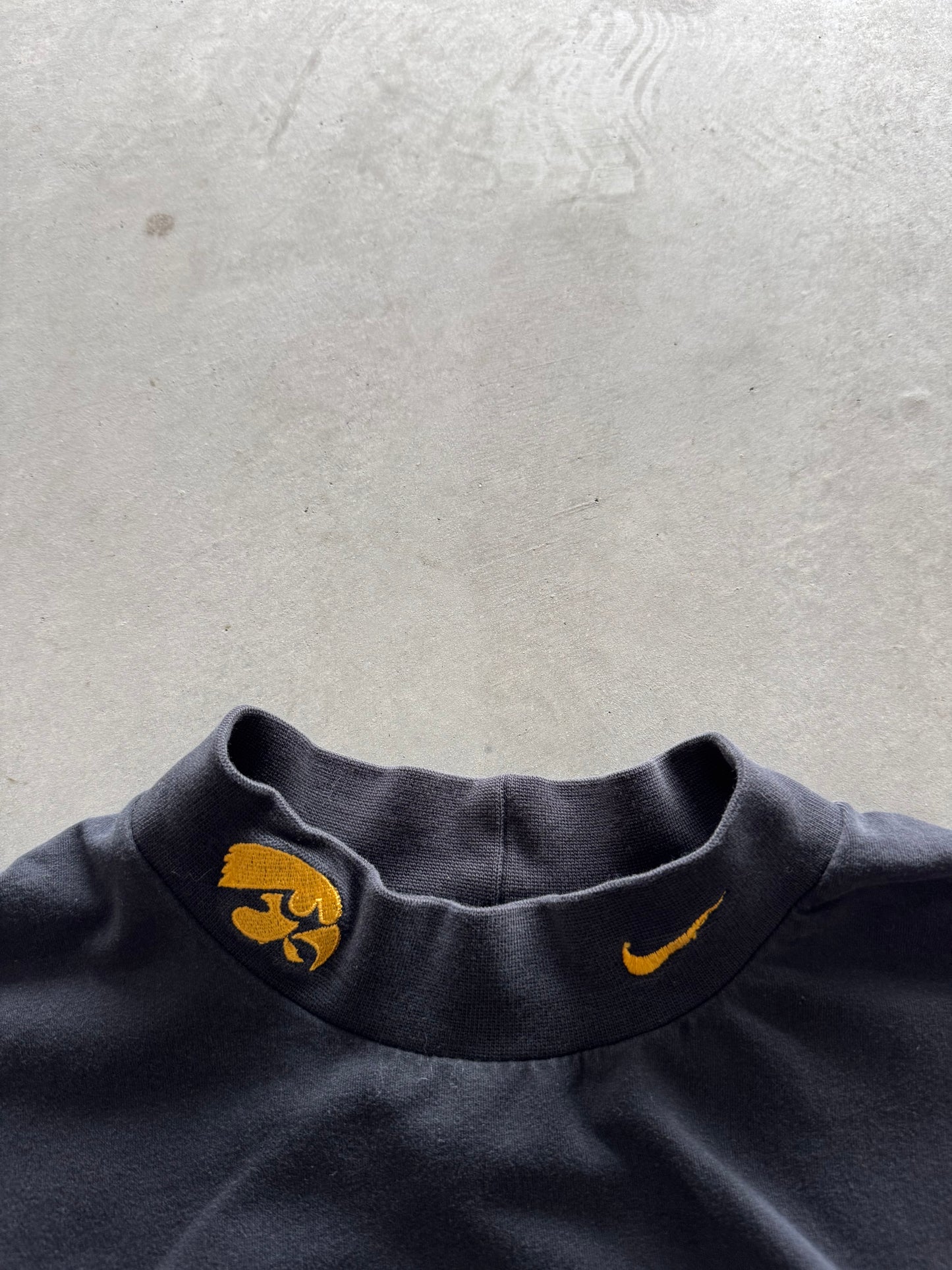 Nike Iowa Hawkeyes Mock Neck - L