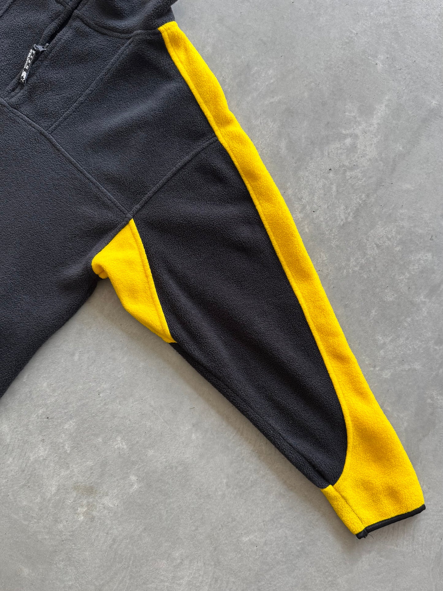 Vintage Iowa Hawkeyes Fleece Sweatshirt - L