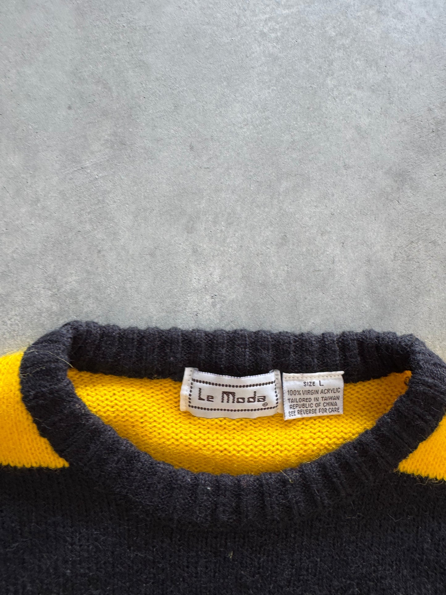 Vintage 90s Iowa Hawkeyes Striped Sweater - L