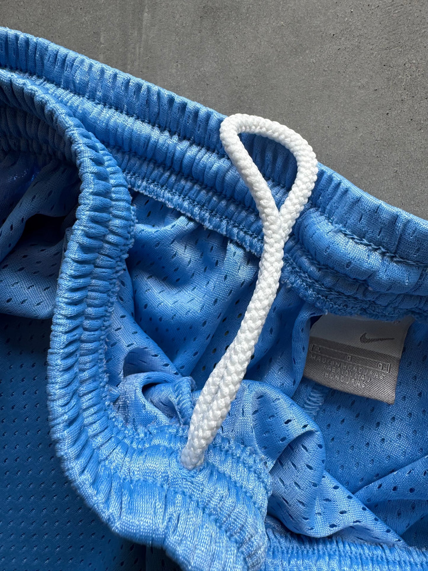 Vintage 00s Nike Shorts - L