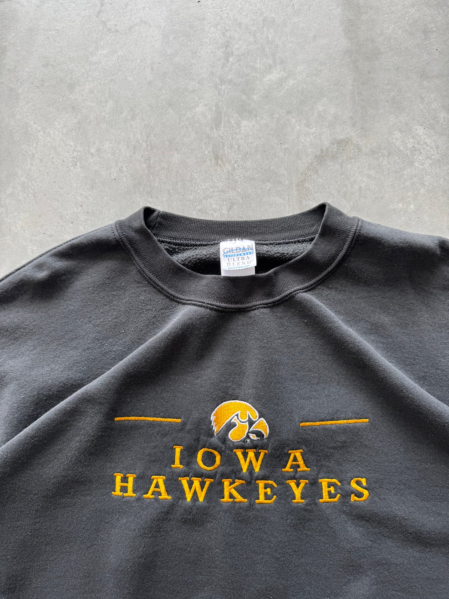 Vintage Iowa Hawkeyes Sweatshirt - XXL