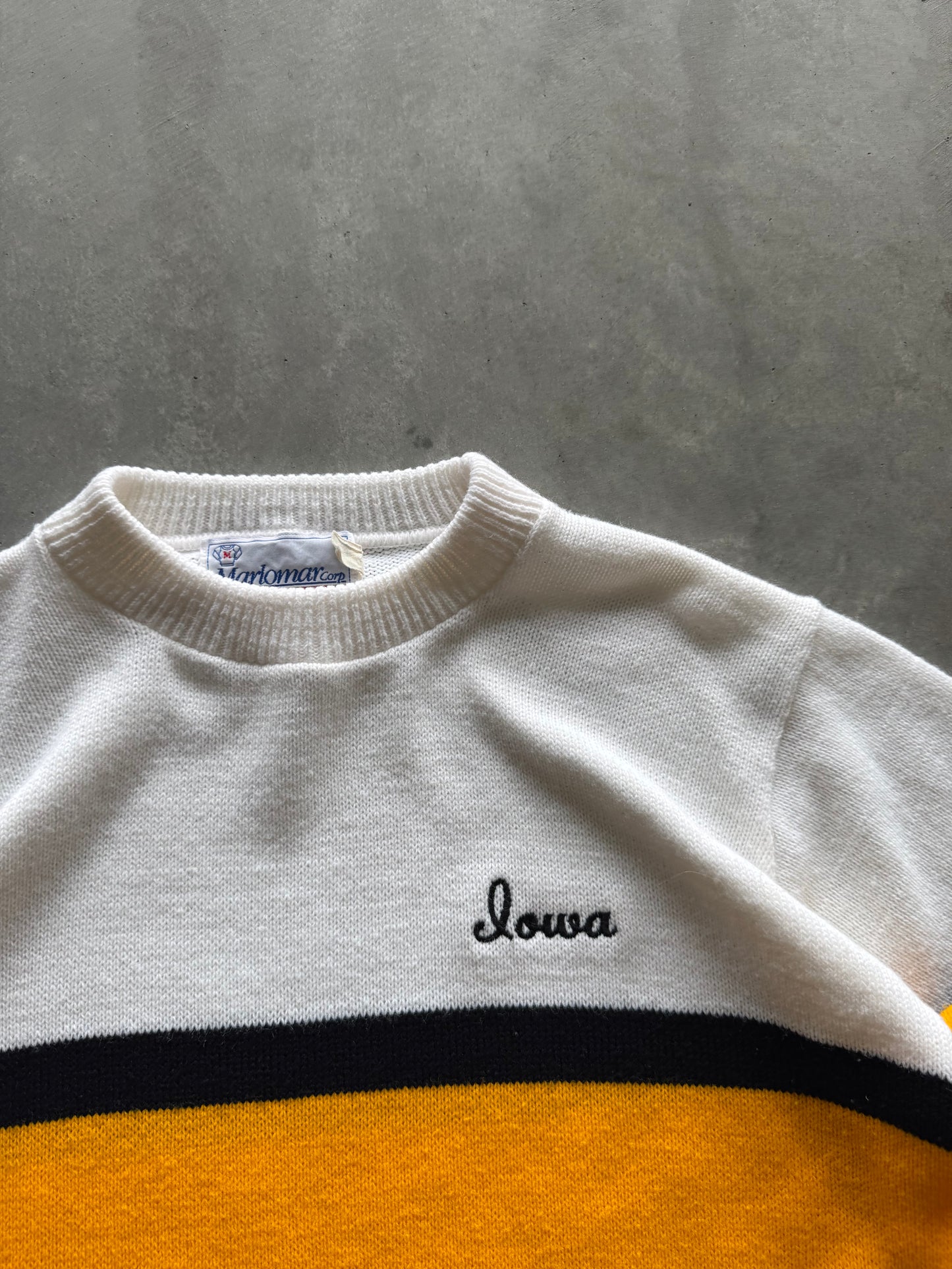 Vintage 90s Iowa Hawkeyes Sweater - M