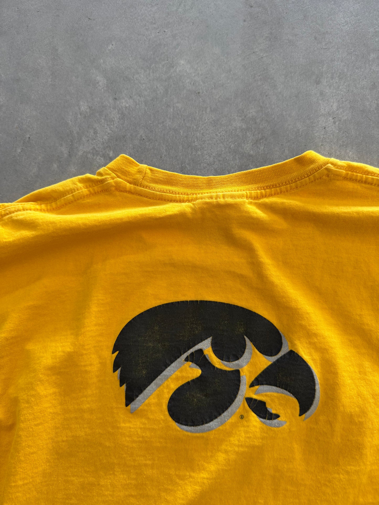 Vintage 90s Nike Iowa Hawkeyes Tee - M