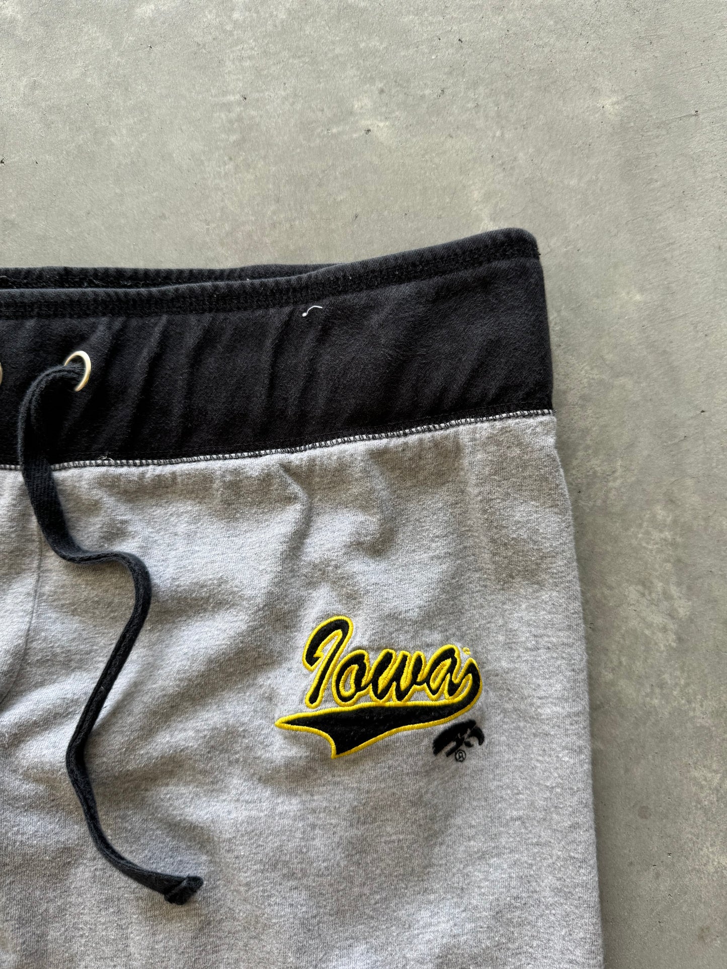 Vintage Y2K Iowa Hawkeyes Women’s Pants - L