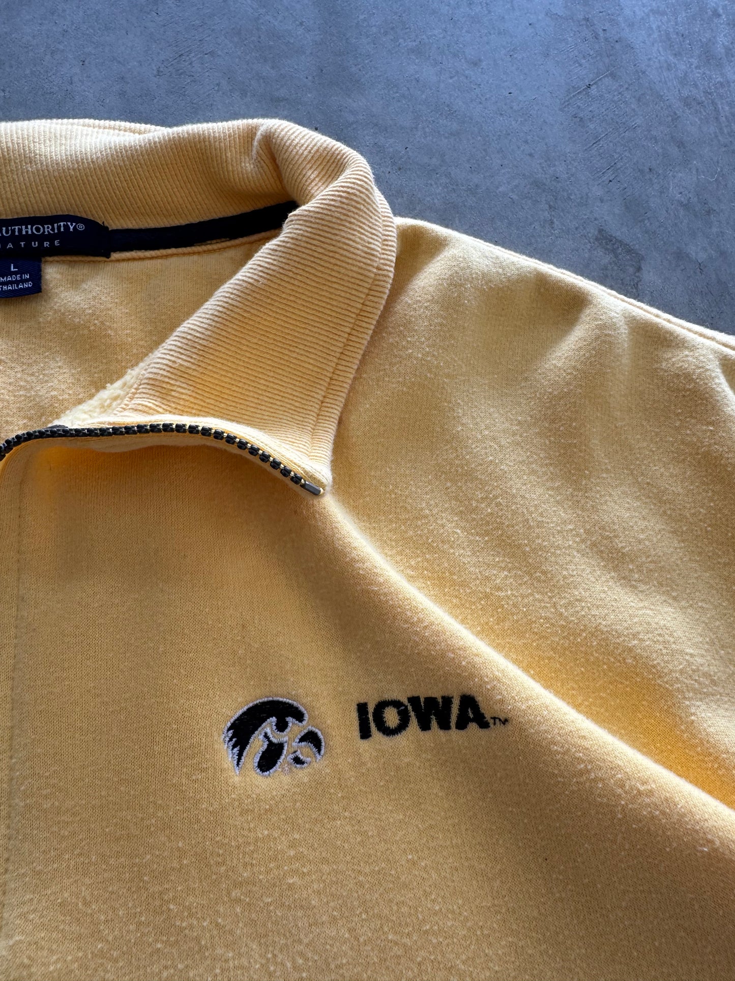 Vintage Iowa Hawkeyes Sweatshirt - L