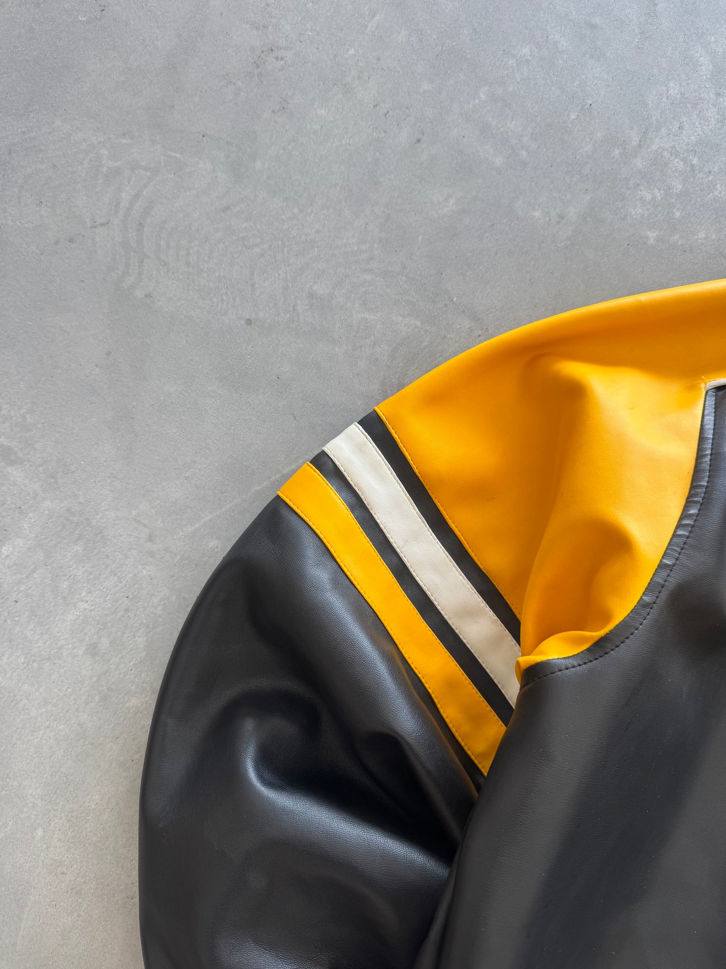 Vintage Iowa Hawkeyes Leather Jacket - XL