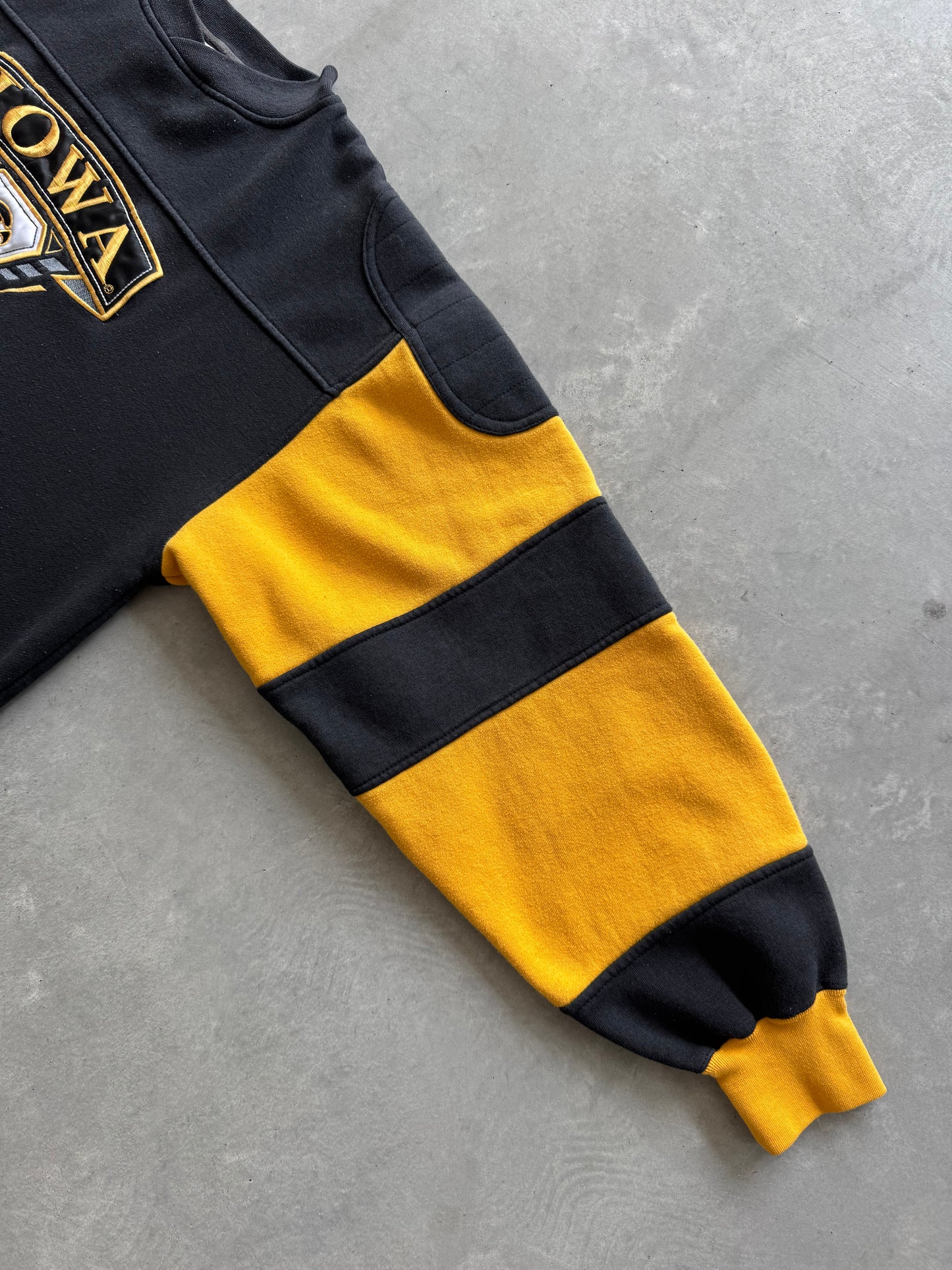 Vintage 90s Iowa Hawkeyes Sweatshirt - XL