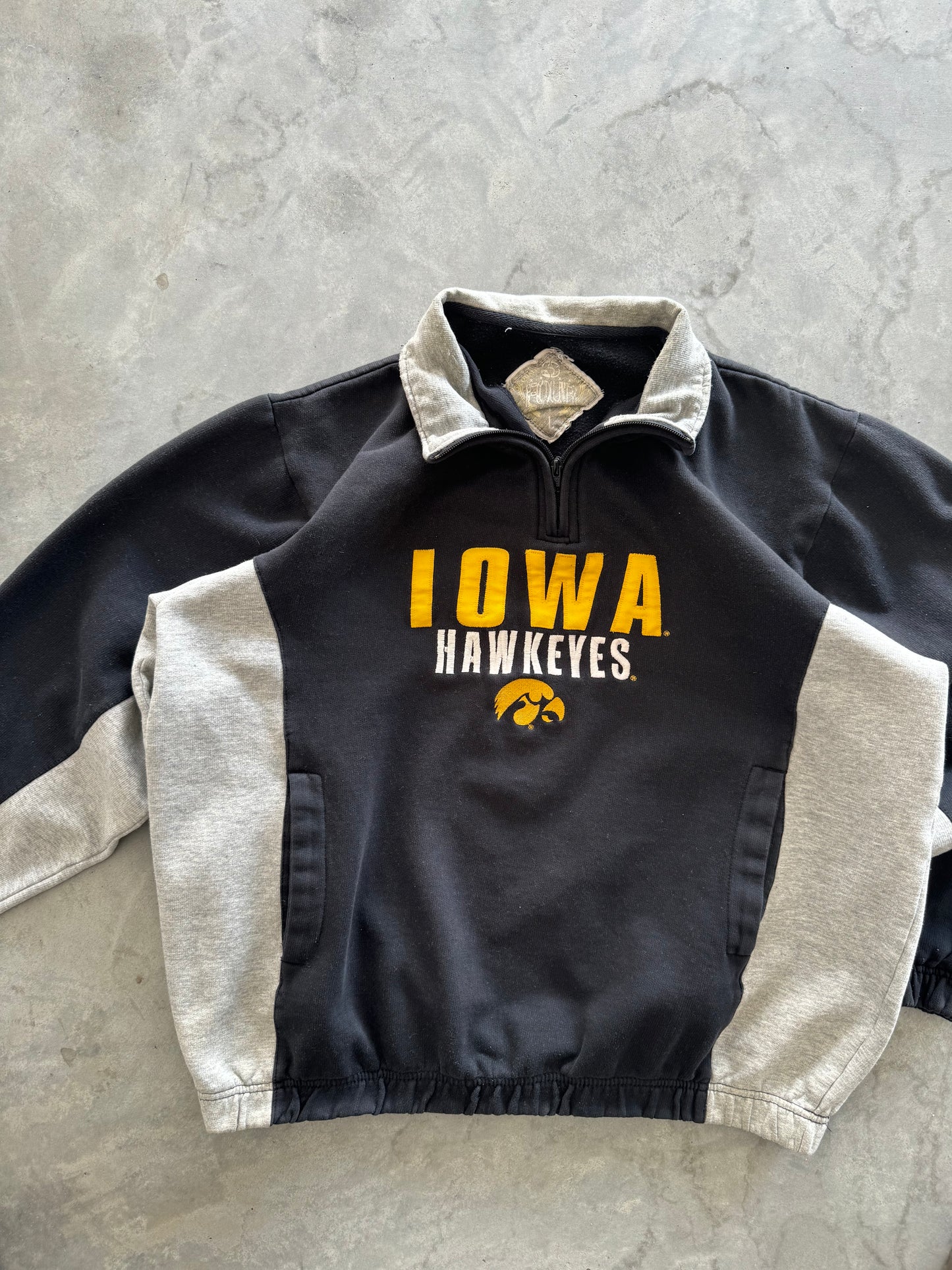 Vintage Iowa Hawkeyes Sweatshirt - L
