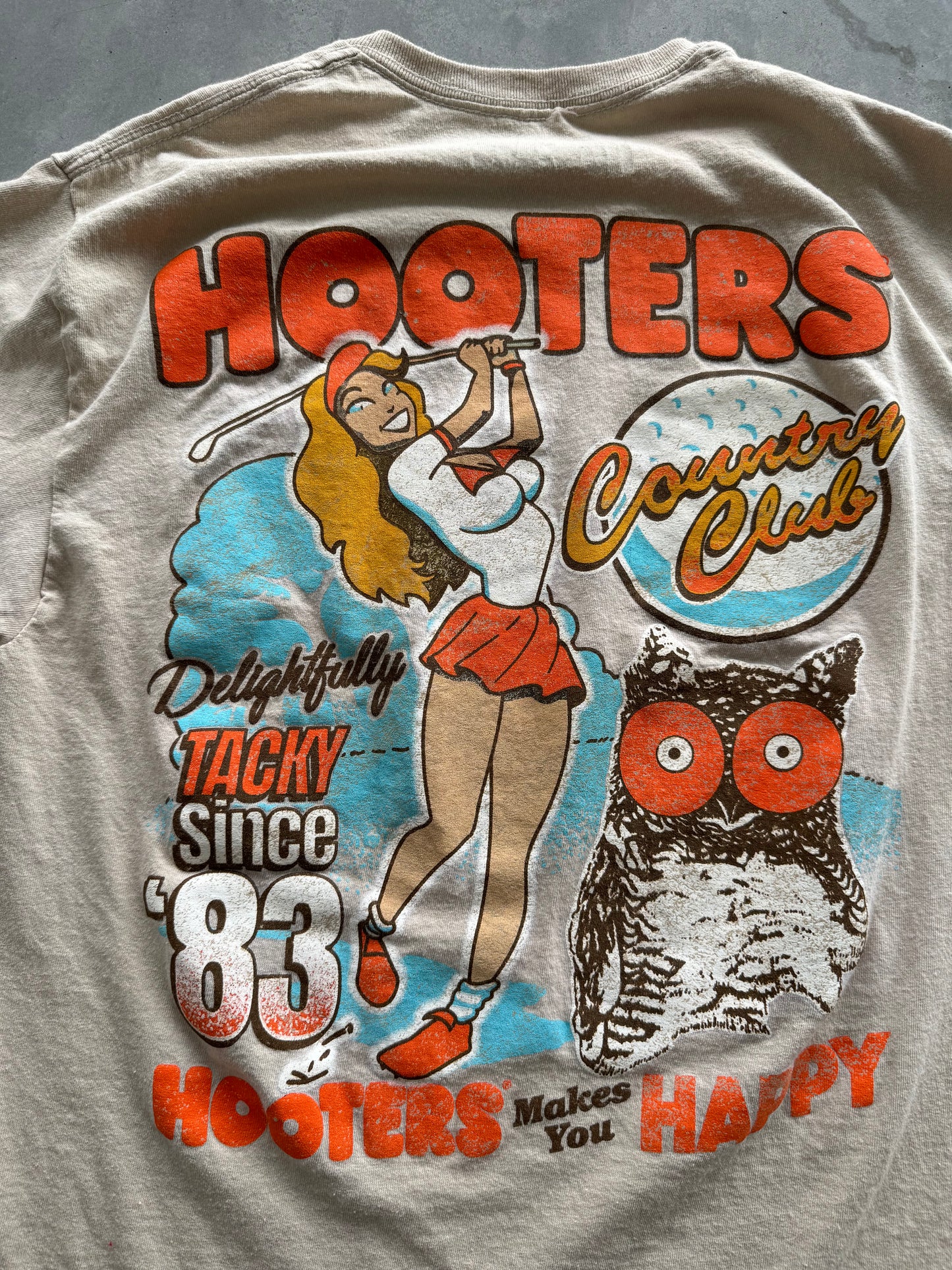 Hooters Country Club Tee - M