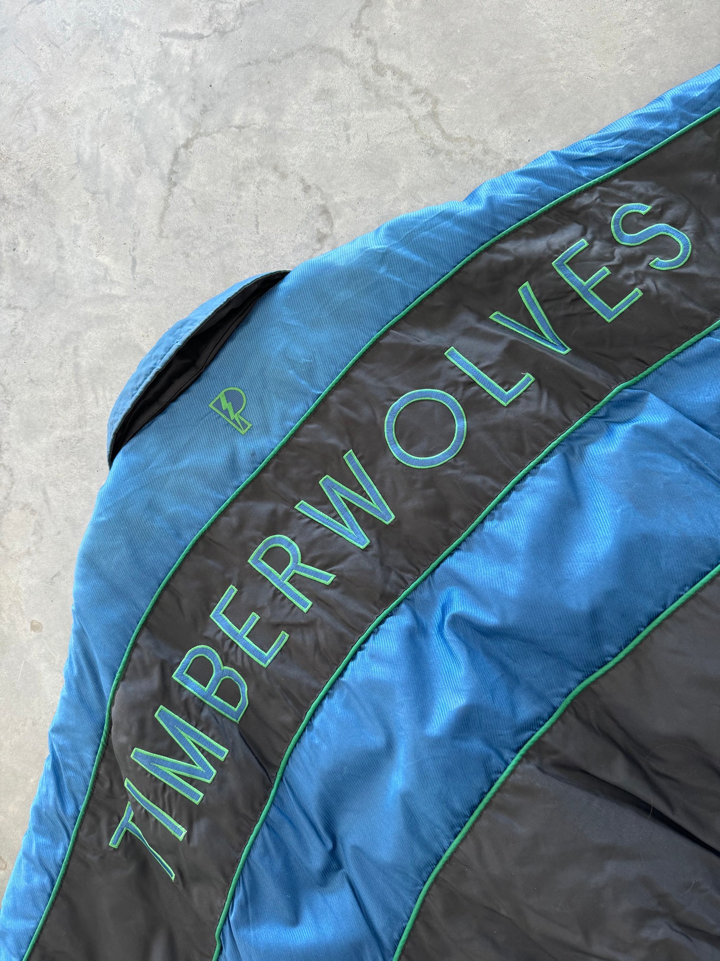 Vintage Timberwolves Puffer Coat - XL