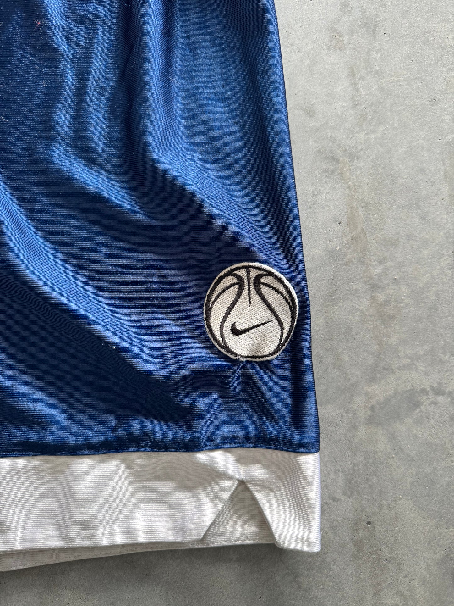 Vintage 90s Nike Shorts - M