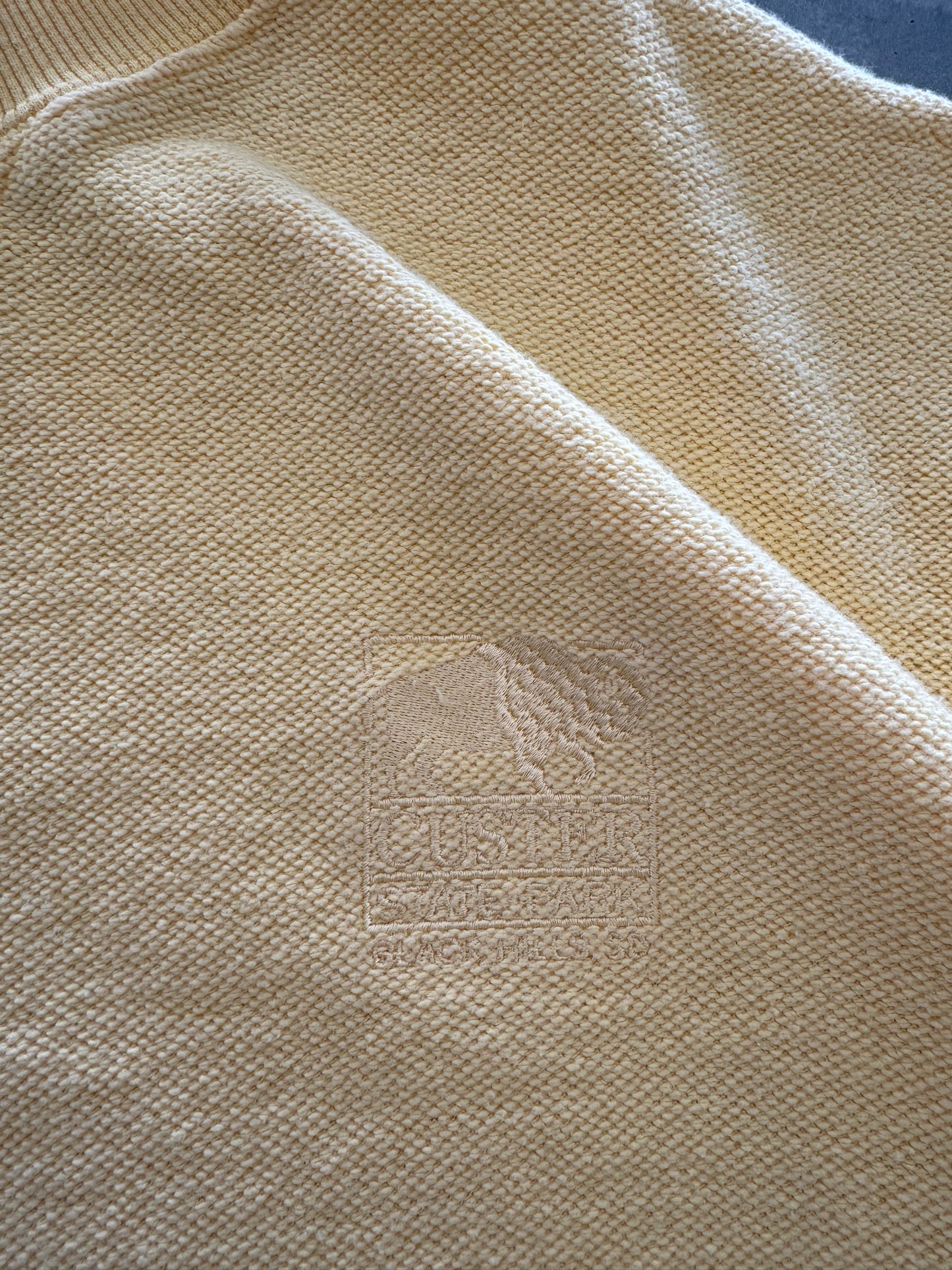 Vintage Black Hills Textured Sweatshirt - M