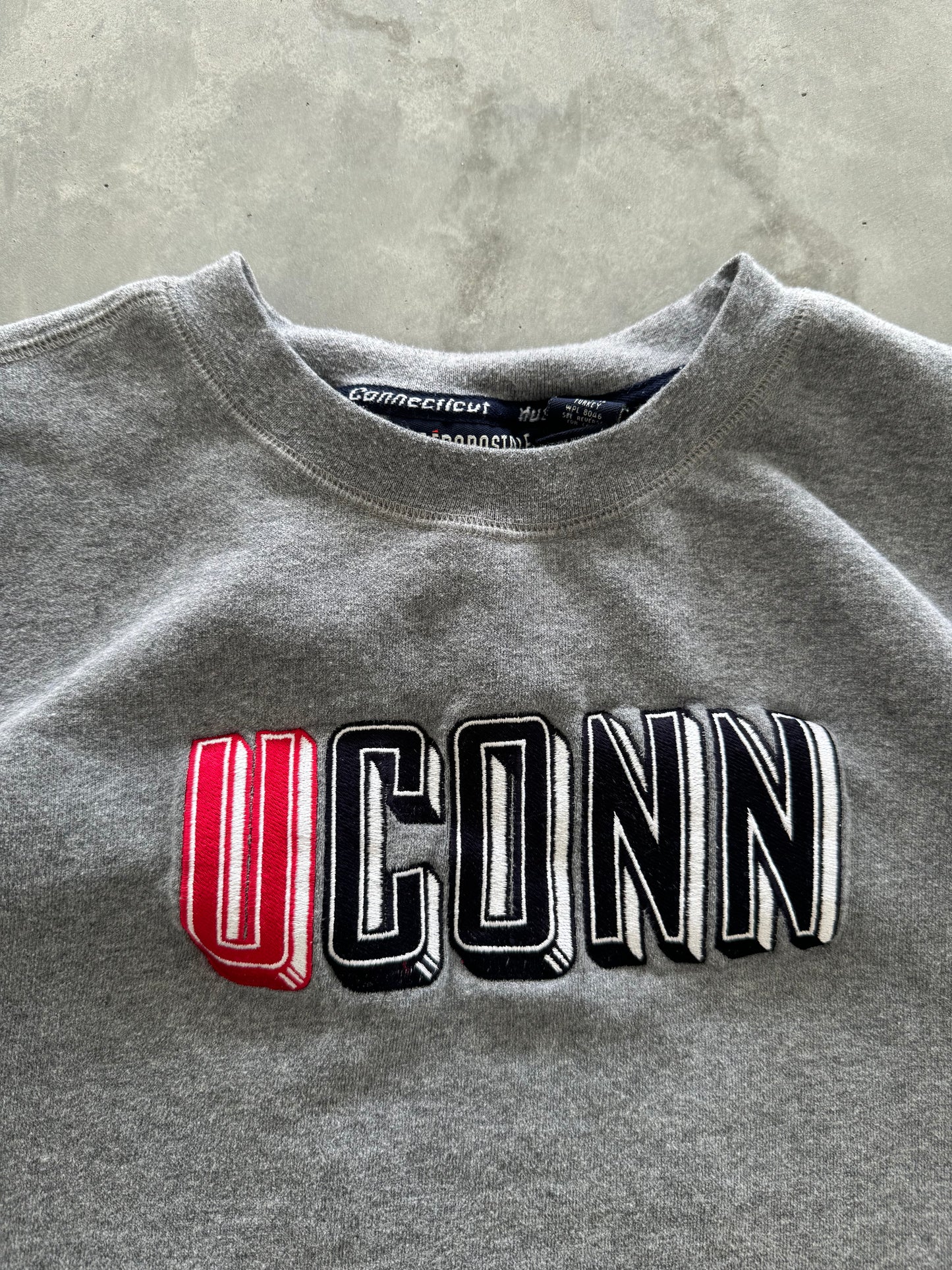 Vintage Uconn Cropped Sweatshirt - XL
