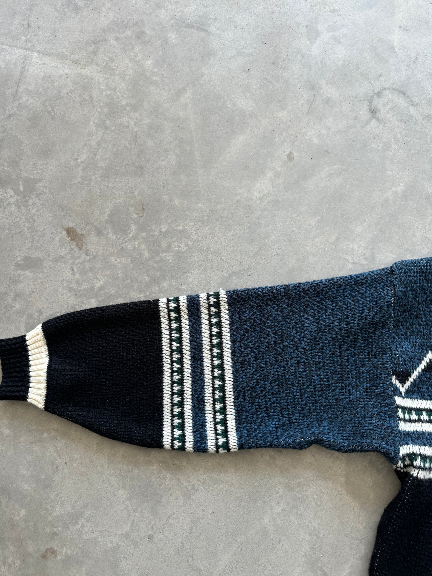 Vintage Sweater - L