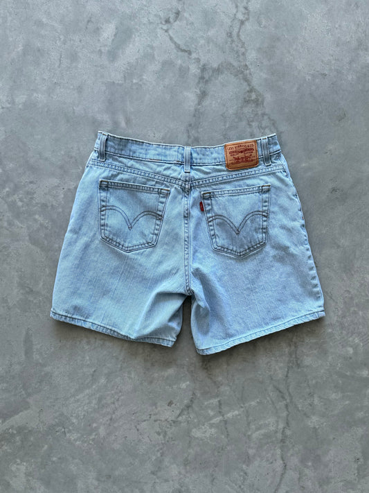 Levi’s Light Wash Denim Shorts - 32x6